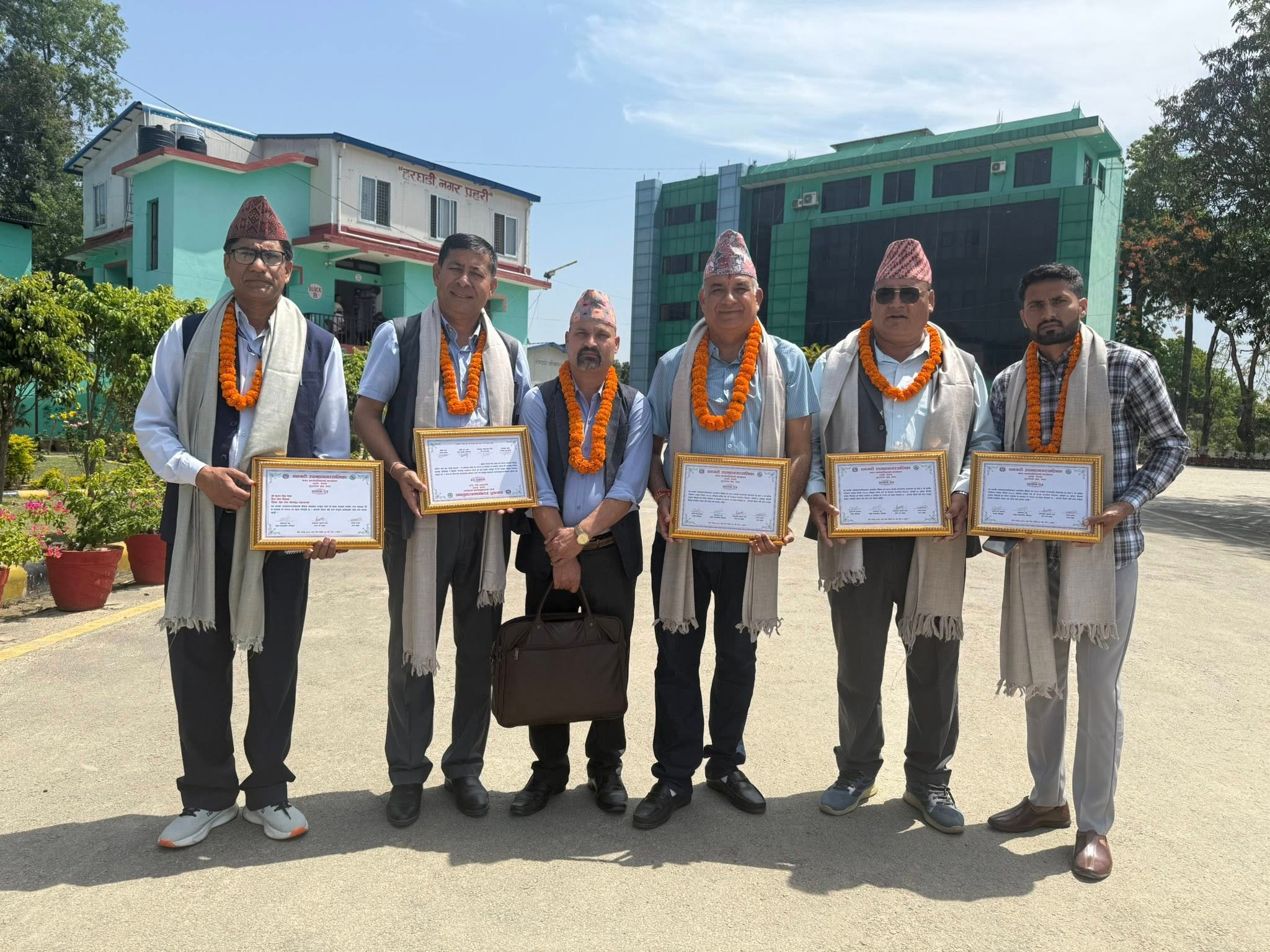 आधारभूत तह (कक्षा ८) को परीक्षामा उत्कृष्ट नतिजा: श्री शारदा मा.वि. धनगढी उपमहानगरपालिकाद्वारा सम्मानित